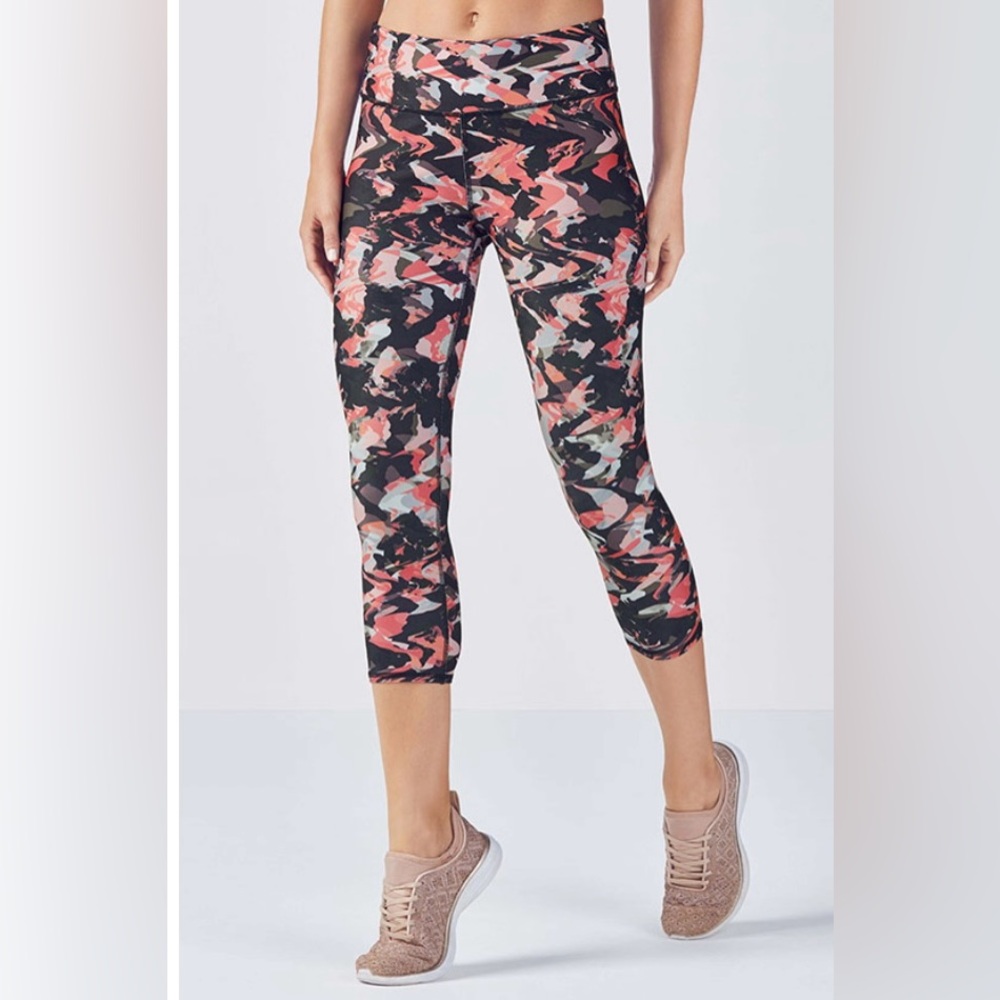 Fabletics mid rise powerhold Capri